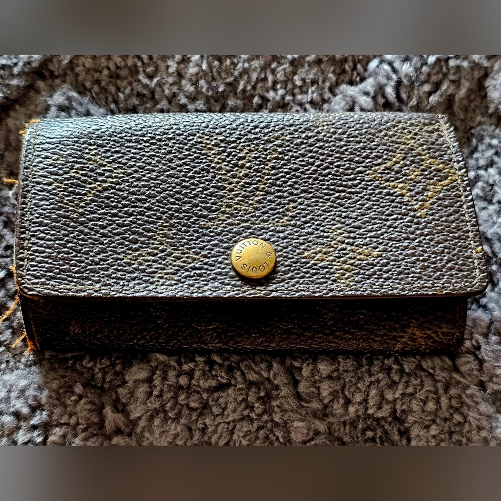Louis Vuitton Brown Monogram key holder